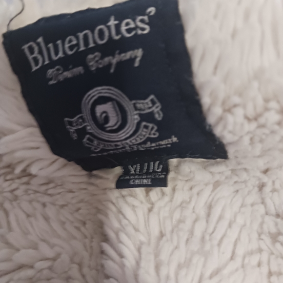 Sweater - Picture 2 of 3